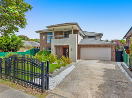 11 Holly Green Drive, Wheelers Hill, VIC 3150